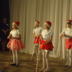 1. Группа Ducks - песня-танец «Rocking around the Christmas tree» (Лисина И.В.)